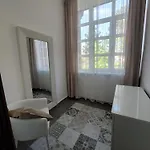 Central Home فندق