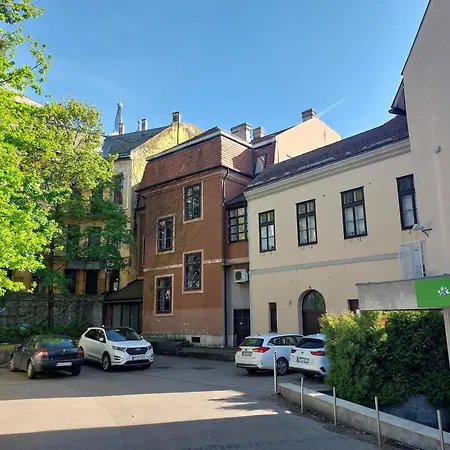 Central Home מלון