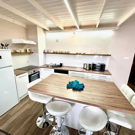 Central Home מלון Veszprém